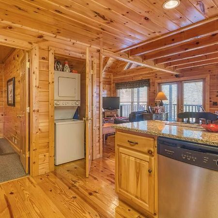 Solid Ground Lodge With Yard! Pigeon Forge Εξωτερικό φωτογραφία