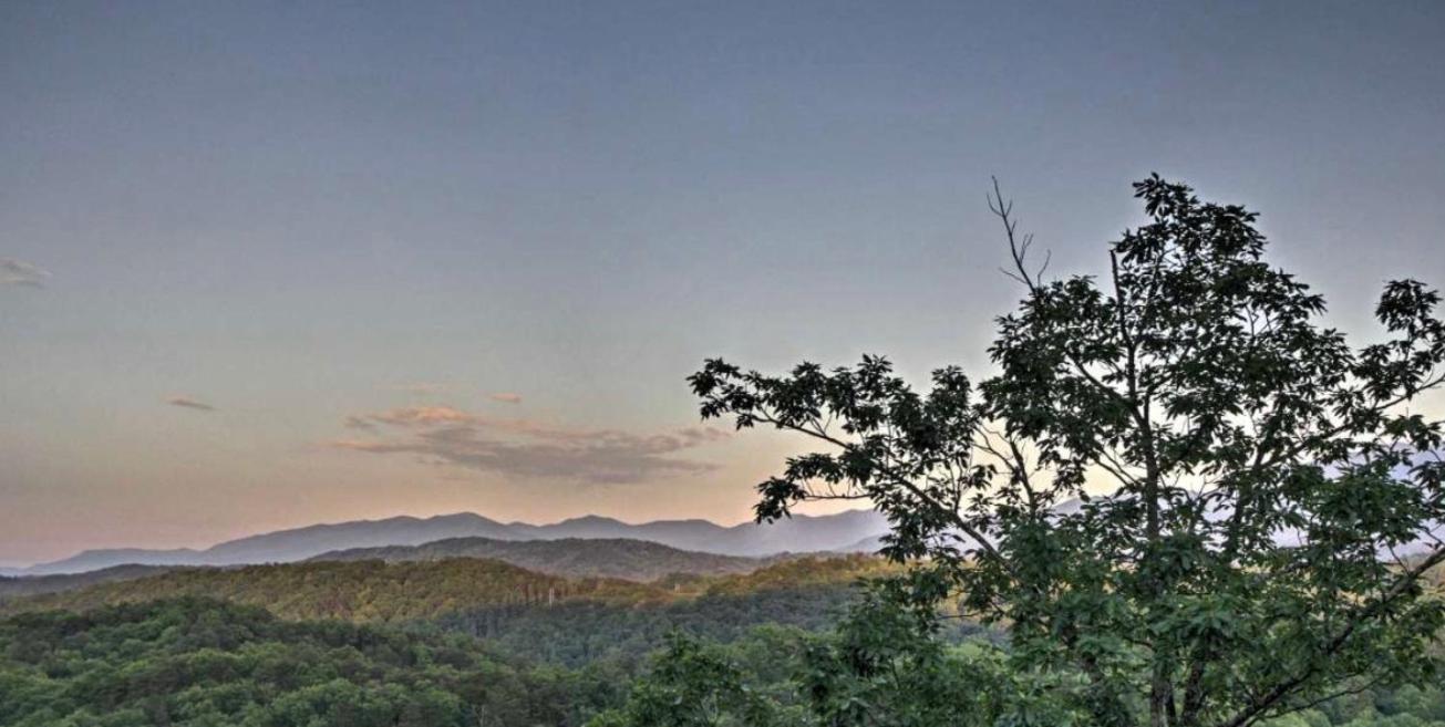 Solid Ground Lodge With Yard! Pigeon Forge Εξωτερικό φωτογραφία
