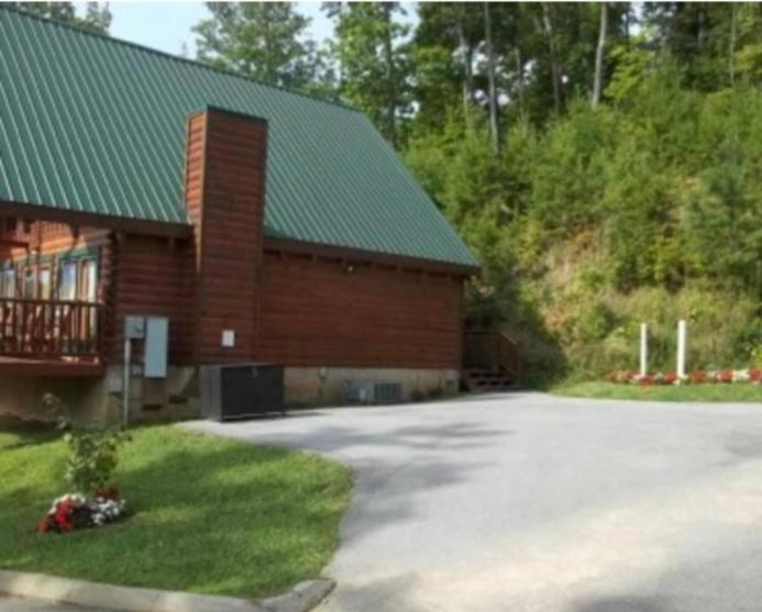 Solid Ground Lodge With Yard! Pigeon Forge Εξωτερικό φωτογραφία