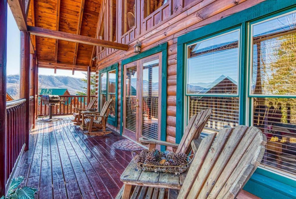 Solid Ground Lodge With Yard! Pigeon Forge Εξωτερικό φωτογραφία