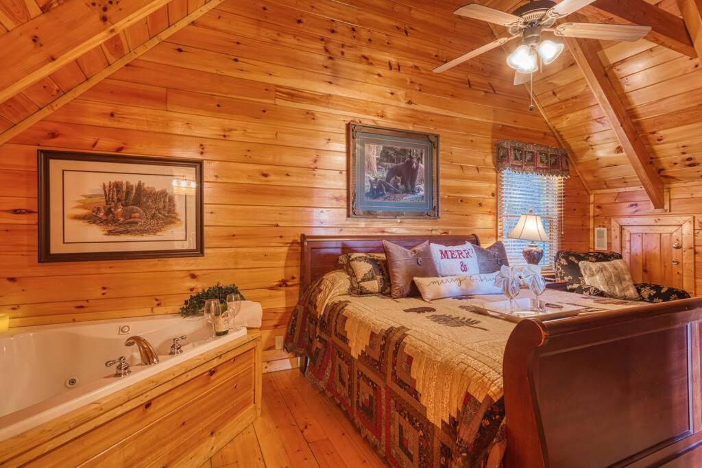 Solid Ground Lodge With Yard! Pigeon Forge Εξωτερικό φωτογραφία