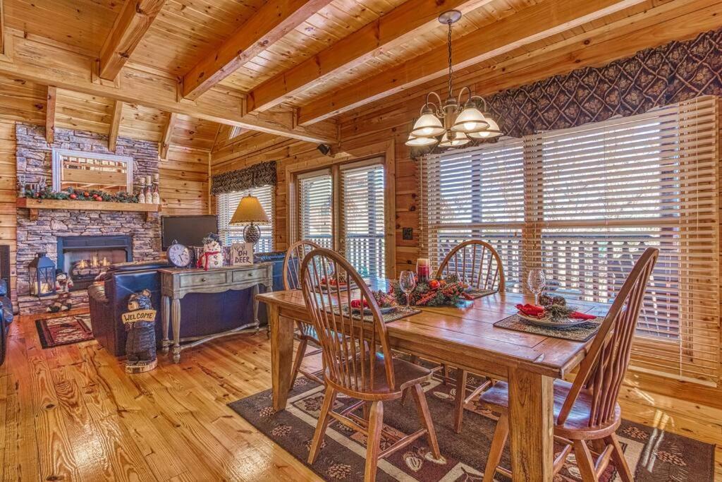 Solid Ground Lodge With Yard! Pigeon Forge Εξωτερικό φωτογραφία