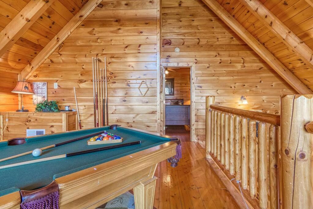 Solid Ground Lodge With Yard! Pigeon Forge Εξωτερικό φωτογραφία