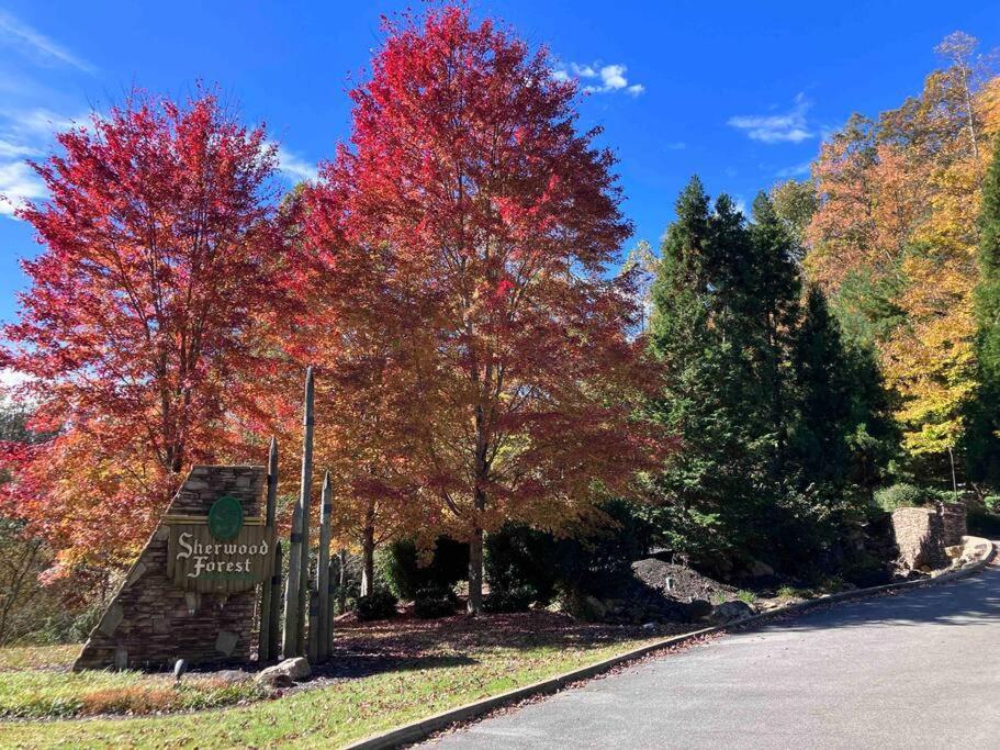 Solid Ground Lodge With Yard! Pigeon Forge Εξωτερικό φωτογραφία