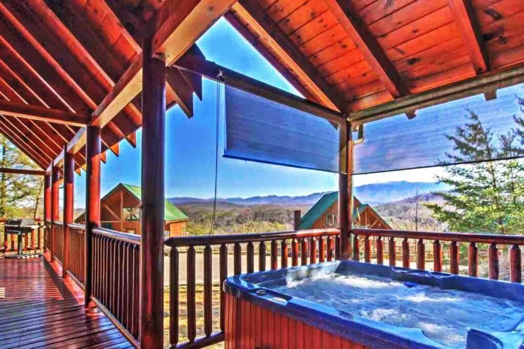 Solid Ground Lodge With Yard! Pigeon Forge Εξωτερικό φωτογραφία