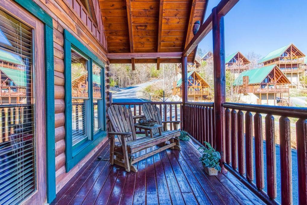 Solid Ground Lodge With Yard! Pigeon Forge Εξωτερικό φωτογραφία